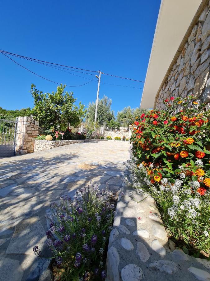 Guesthouse Redilka คซามิล ภายนอก รูปภาพ